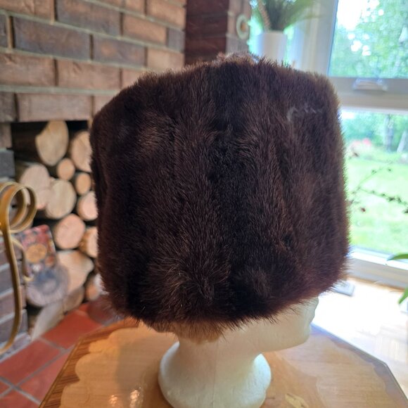 Vintage Dark Brown Fur Toque with Quilted Cozy Lining - Picture 3 of 8